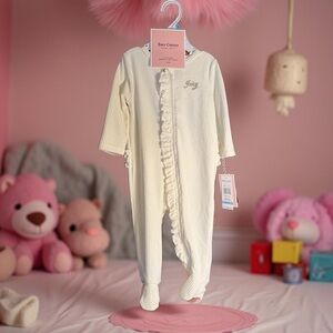 Juicy Couture NWT Infants Cream Velour Ruffled Onesie & Pom Pom Hat (0727)